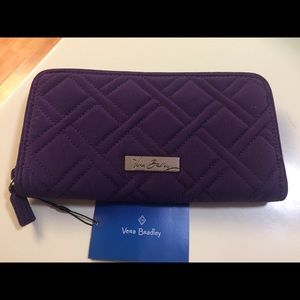 Vera Bradley Georgia wallet in Elderberry